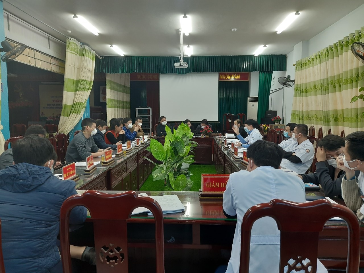 ĐOÀN CÔNG TÁC 79 king 12 ĐA KHOA TỈNH KHẢO SÁT, THẨM ĐỊNH CÁC ĐIỀU KIỆN ĐỂ TRIỂN KHAI THỰC HIỆN HỖ TRỢ TOÀN DIỆN PHÁT TRIỂN TRUNG TÂM Y TẾ HUYỆN TIÊN DU VÀ CÁC ĐIỀU KIỆN NHẬN CHUYỂN GIAO KỸ THUẬT    