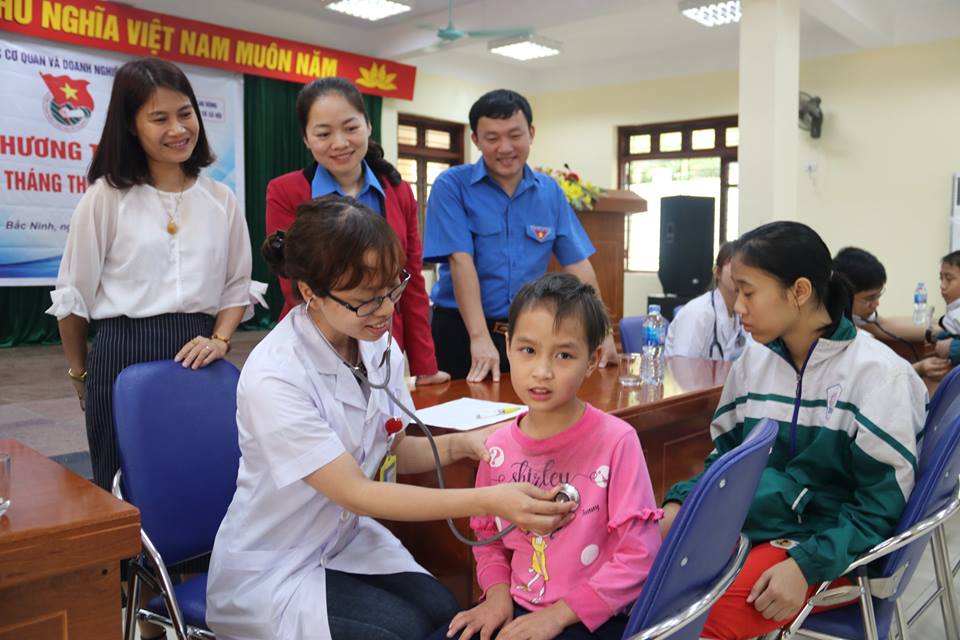 79 king 3 Bệnh viện đa khoa tỉnh Bắc Ninh khám sức khỏe và phát thuốc miễn phí cho gần 170 trẻ em khuyết tật, mồ côi