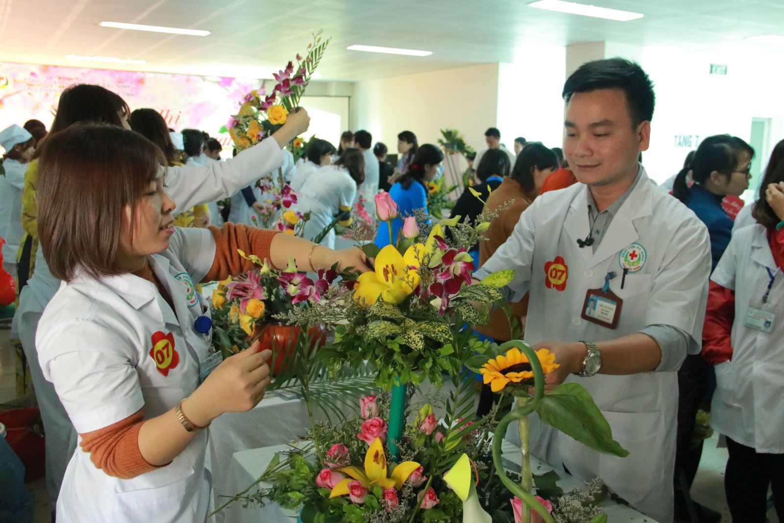  79king12 Bệnh viện đa khoa tỉnh Bắc Ninh tổ chức Hội thi cắm hoa nghệ thuật chào mừng 108 năm Ngày Quốc tế Phụ nữ và 1978 năm khởi nghĩa Hai Bà Trưng